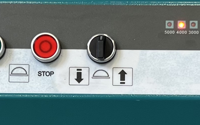 Formátovací pila s předřezem SICAR SEGA C40 ovladací panel